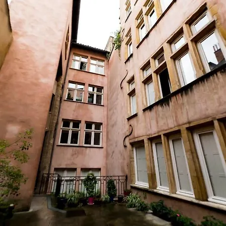 Grand Duplex Au Coeur Du Vieux Apartment *